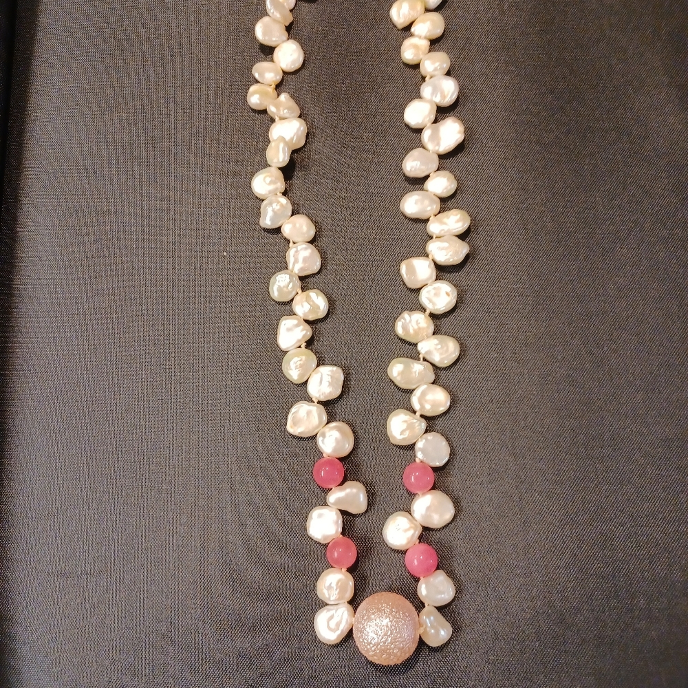 Necklace hand strung pearls
